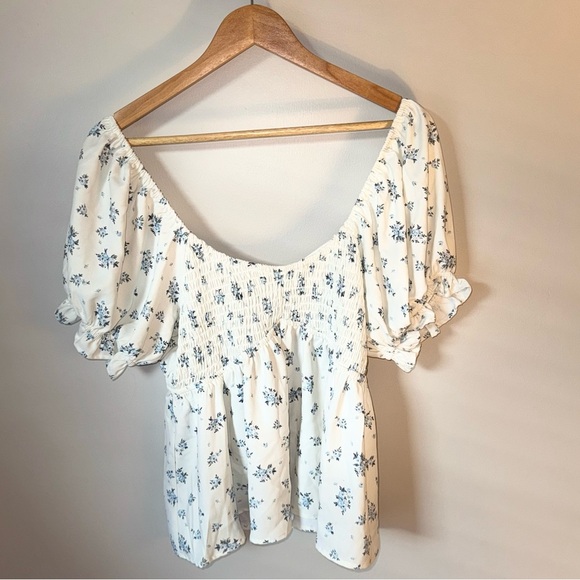 Altar'd State Tops - Altar’d State | Floral Puff Sleeve Top - White and Blue floral | Originality